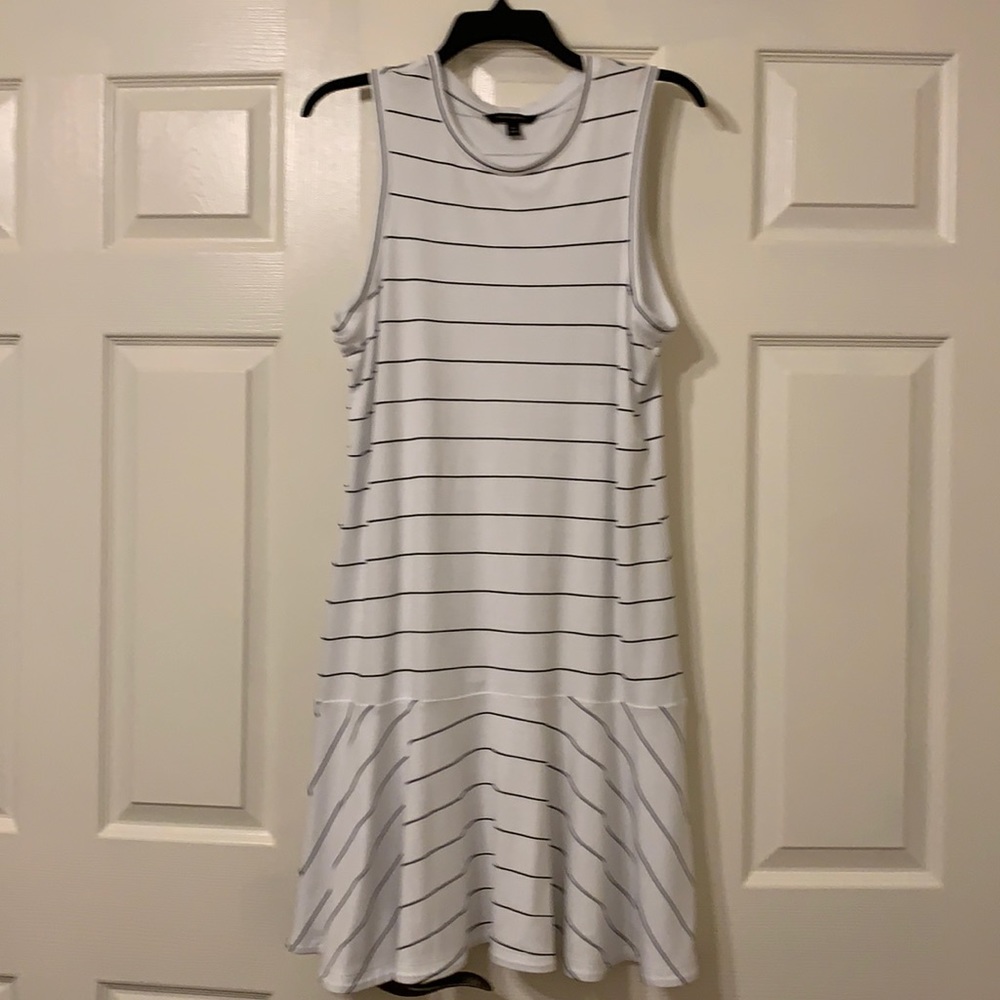 Medium sleeveless Banana Republic dress